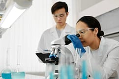 Inquérito mostra que 75% dos cientistas estão a pensar deixar EUA