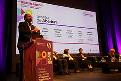 Seminário “Políticas e Desafios Educacionais – A Escola em Transformação” lotou Teatro Sá da Bandeira