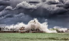 Sobe para 10 número de mortos em tornados e furacão Milton na Florida