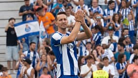 Luuk de Jong chega ao FC Porto como surpresa na apresentação oficial