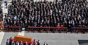 Macron destaca vontade de paz de Zelensky e desafia Putin para demonstrar a sua