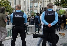 Centenas descem Rua de Passos Manuel no Porto em manifestação contra o racismo