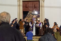 Procissão dos Fogaréus ou do Senhor da Misericórdia sai à rua na Sexta-feira Santa, dia 3 de abril