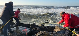 Resgatado homem em dificuldades à entrada da barra de Esposende