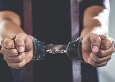 Português detido em Angola por vender sumos com data expirada