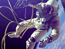 Astronautas retidos no espaço durante nove meses regressaram à Terra em segurança