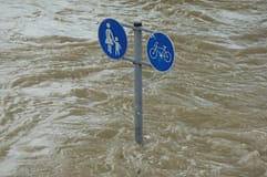 Três mortos e quatro desaparecidos após inundações repentinas no Norte da China