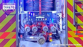 Incêndio em armazém em Lisboa extinto após obrigar a evacuações por precaução