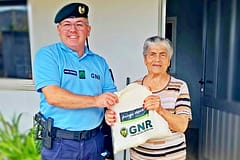 Parceria entre GNR e Pingo Doce reforça apoio a idosos durante o Verão no distrito de Leiria