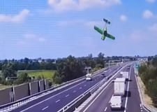 Queda trágica de ultraleve em autoestrada italiana causa duas mortes
