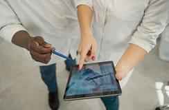 Moçambique/Eleições: Médicos marcharam em Maputo pedindo “parem de matar o nosso povo”