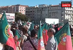 Ventura fala “em dia histórico” no arranque da manifestação do Chega contra “imigração descontrolada”