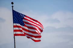 Magnata sugere a Trump que faça pausa antes de lançar “guerra nuclear económica”