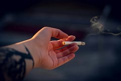 Irlanda foi o primeiro país europeu a proibir há 20 anos fumar em locais públicos e no trabalho