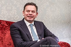 Todos estão a dar o máximo no combate aos incêndios, garante o Primeiro-Ministro