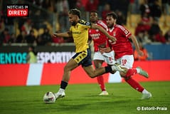 Benfica vence no Estoril e isola-se à condição na liderança da I Liga