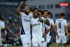 Famalicão vence Boavista e junta-se a Sporting e FC Porto na frente da I Liga