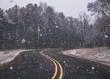 Neve encerra estradas de acesso à Torre na serra da Estrela