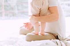 OE2025: Orçamento não inclui alargamento da licença parental aprovada no Parlamento