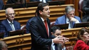 Hugo Soares vai hoje a votos como candidato único a líder parlamentar do PSD