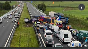 Autoestrada A28 cortada em Vila do Conde após despiste de camião que transportava carros