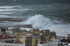 Mau tempo: Sete distritos sob aviso vermelho devido à agitação marítima