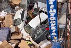 Espanha/Cheias: Mulher resgatada com vida após três dias presa num carro