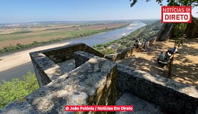 José Luís Carneiro confiante na vitória em ação de campanha em Santarém