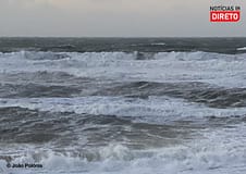 Costa Norte da Madeira e Porto Santo sob aviso vermelho devido a agitação marítima