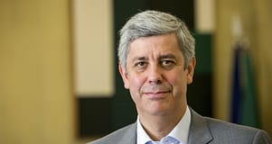 Governo/crise: Centeno diz que estava “muito longe de tomar uma decisão” sobre convite para primeiro-ministro