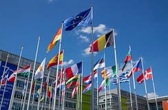 Número de países da UE a favor de restrições à imigração sobe e ameaça pacto dos 27