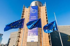 Bruxelas dá 2 meses a Portugal para esclarecer falhas nas regras para contratação pública