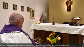 Vaticano divulga primeira fotografia do Papa após internamento no hospital