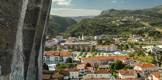 Porto de Mós conta a história do 25 de Abril em sete peças de teatro de rua