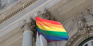 Parlamento vai estar iluminado esta noite com cores da bandeira arco-íris pelos direitos LGBTI
