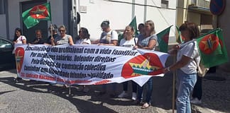 Trabalhadoras em greve por salário em atraso na Coralfish em Peniche
