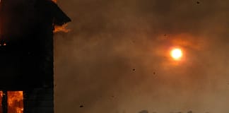 Situação dos incêndios na Grécia melhora, com três frentes ainda ativas