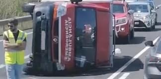 Despiste de ambulância em Peniche deixa bombeiros com menos um veículo
