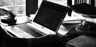 Teletrabalho pode reduzir para metade pegada de carbono face à ida ao escritório – Estudo