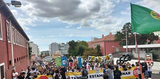Centenas de professores já marcham em Lisboa em protesto pela escola pública