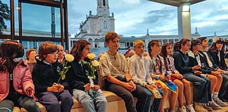 Fátima participa no terço pela paz com crianças de todo o mundo