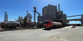 Meia centena de bombeiros combatem chamas em fábrica de ‘pellets’ em Arganil