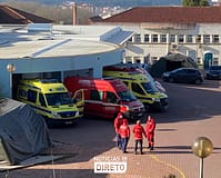 Bombeiros denunciam ambulâncias retidas por falta de macas em Santarém e Caldas da Rainha